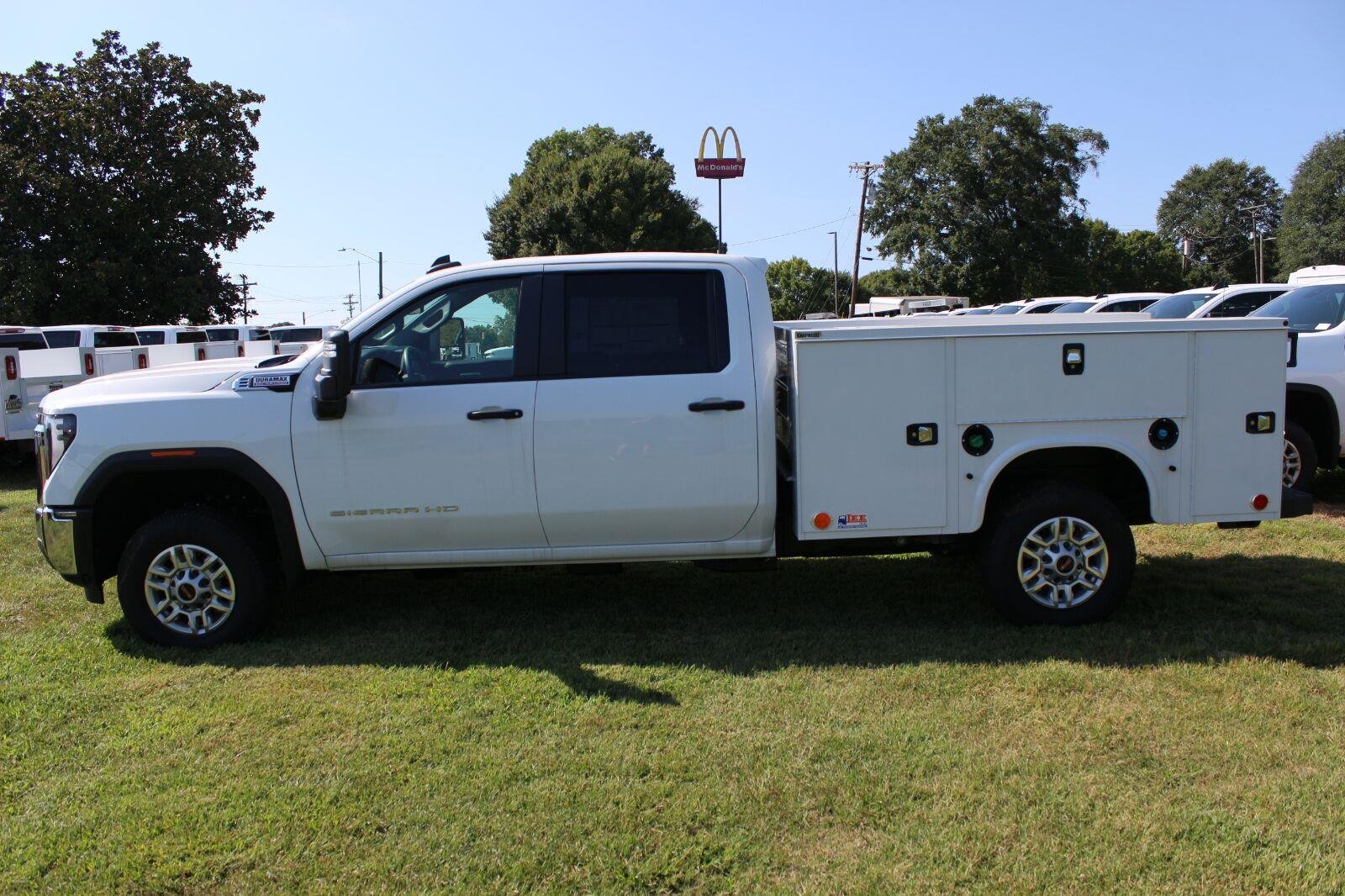 New 2026 Summit White GMC Pro image 4