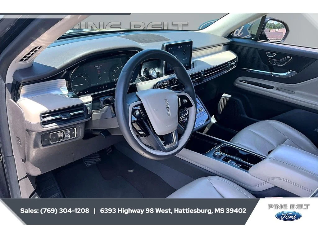 Used 2022 Infinite Black Metallic Clearcoat Lincoln Standard image 12