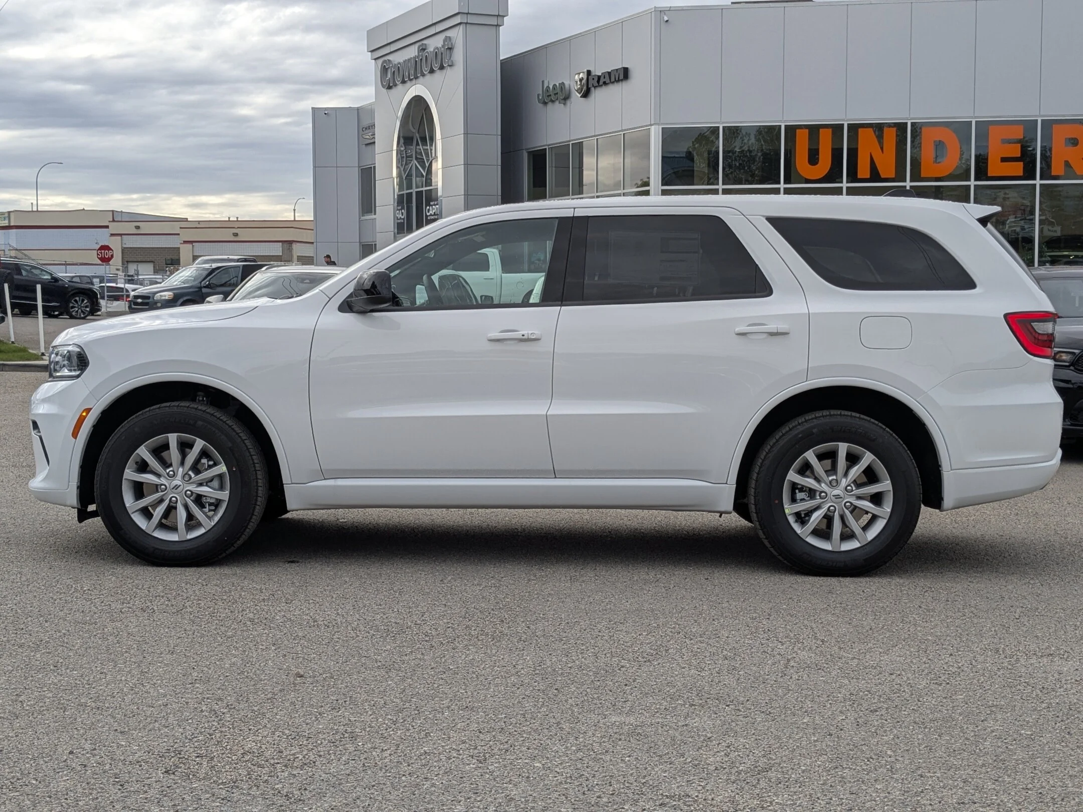 New 2026 White Dodge SXT - - 18 Alum Wheels - Michelin All-Season Tires - Remote Start - Heated Steering Wheel & More! image 5