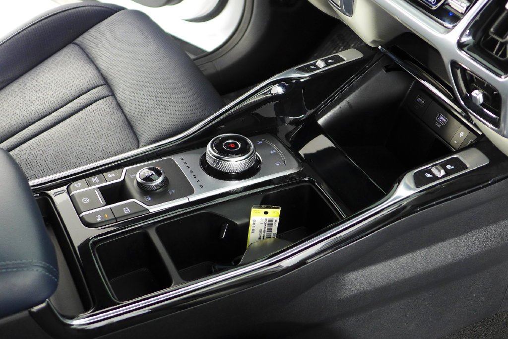 Used 2023 Snow White Pearl Kia SX Prestige image 15