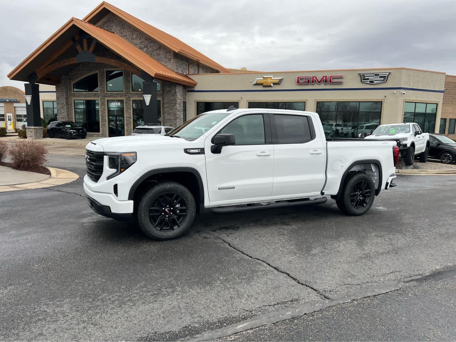 2026 GMC Sierra 4WD Crew Cab Short Box Elevation's photo