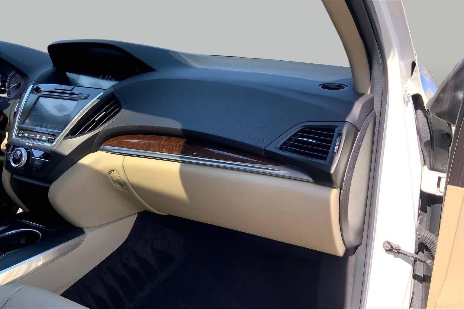 Used 2019 White Diamond Pearl Acura  image 18