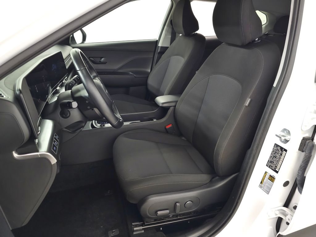 2025 Hyundai Kona SEL - Photo 16