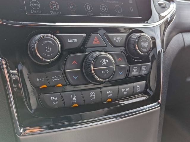 Used 2022 Black Jeep Laredo E image 21