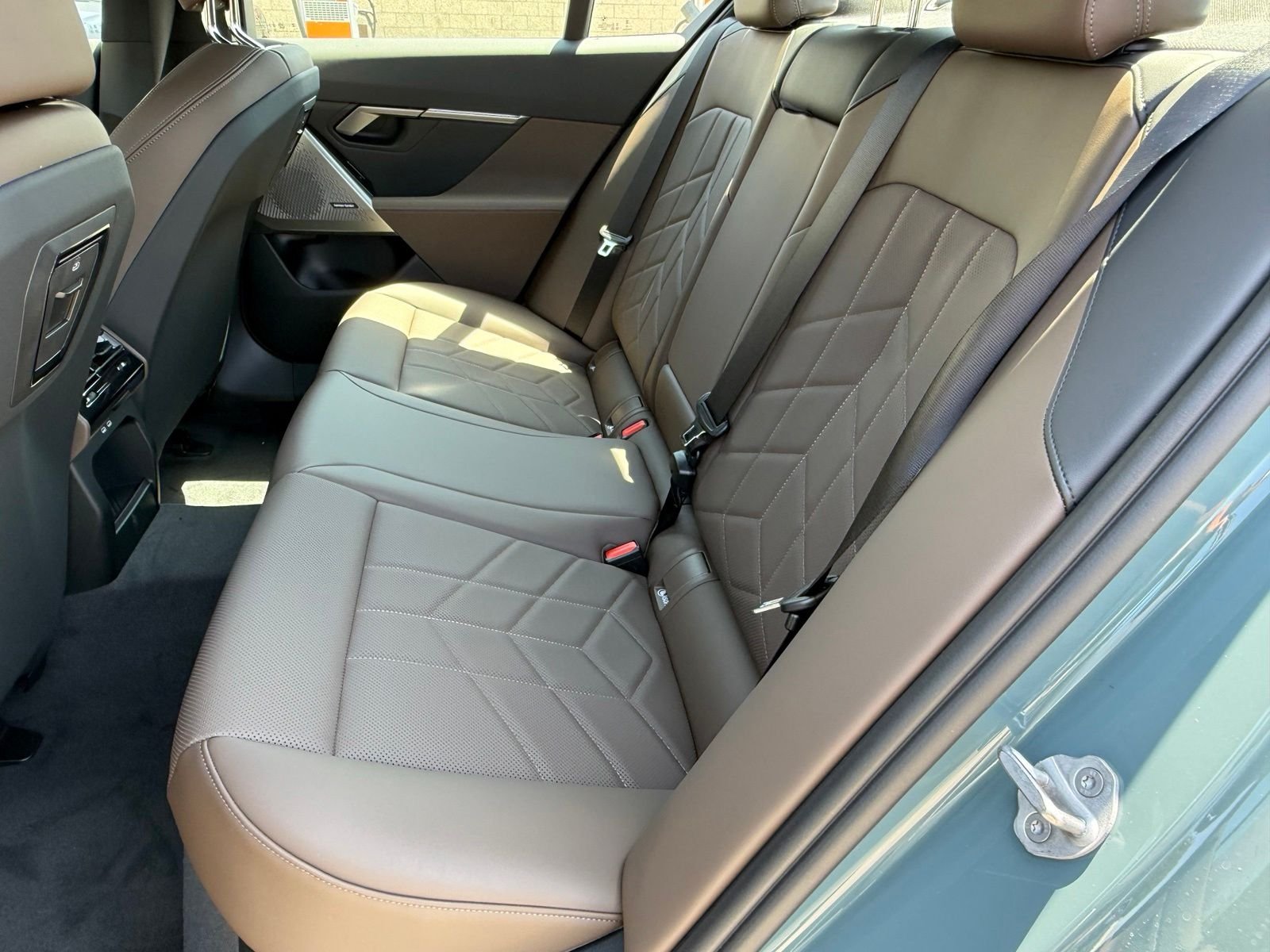 New 2027 Cape York Green Metallic BMW 530i image 30
