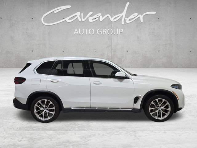 Used 2026 White BMW sDrive40i image 17