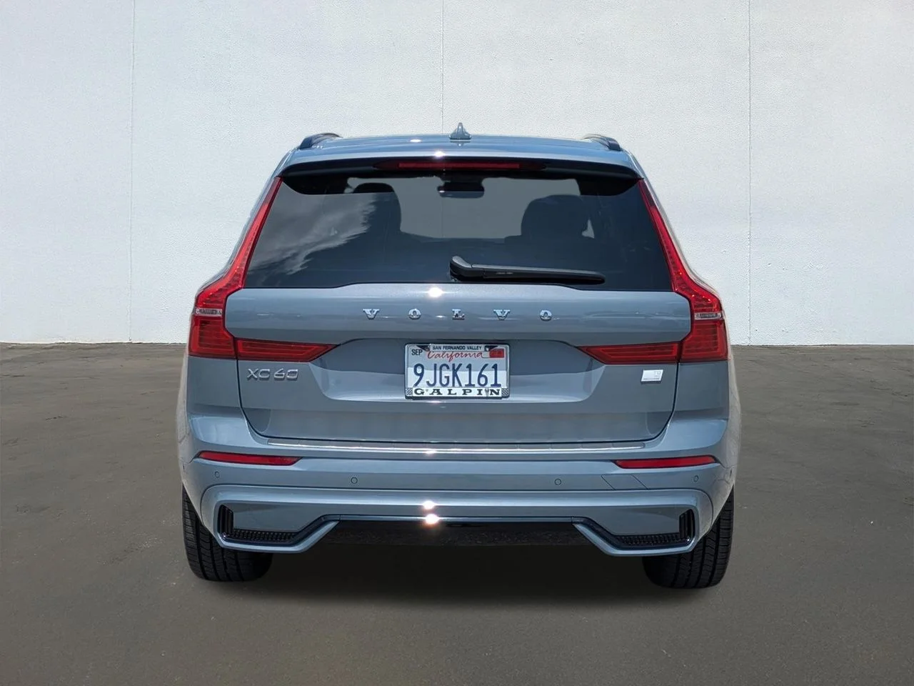 Used 2024 Thunder Grey Metallic Volvo T8 Ultimate Dark Theme image 4