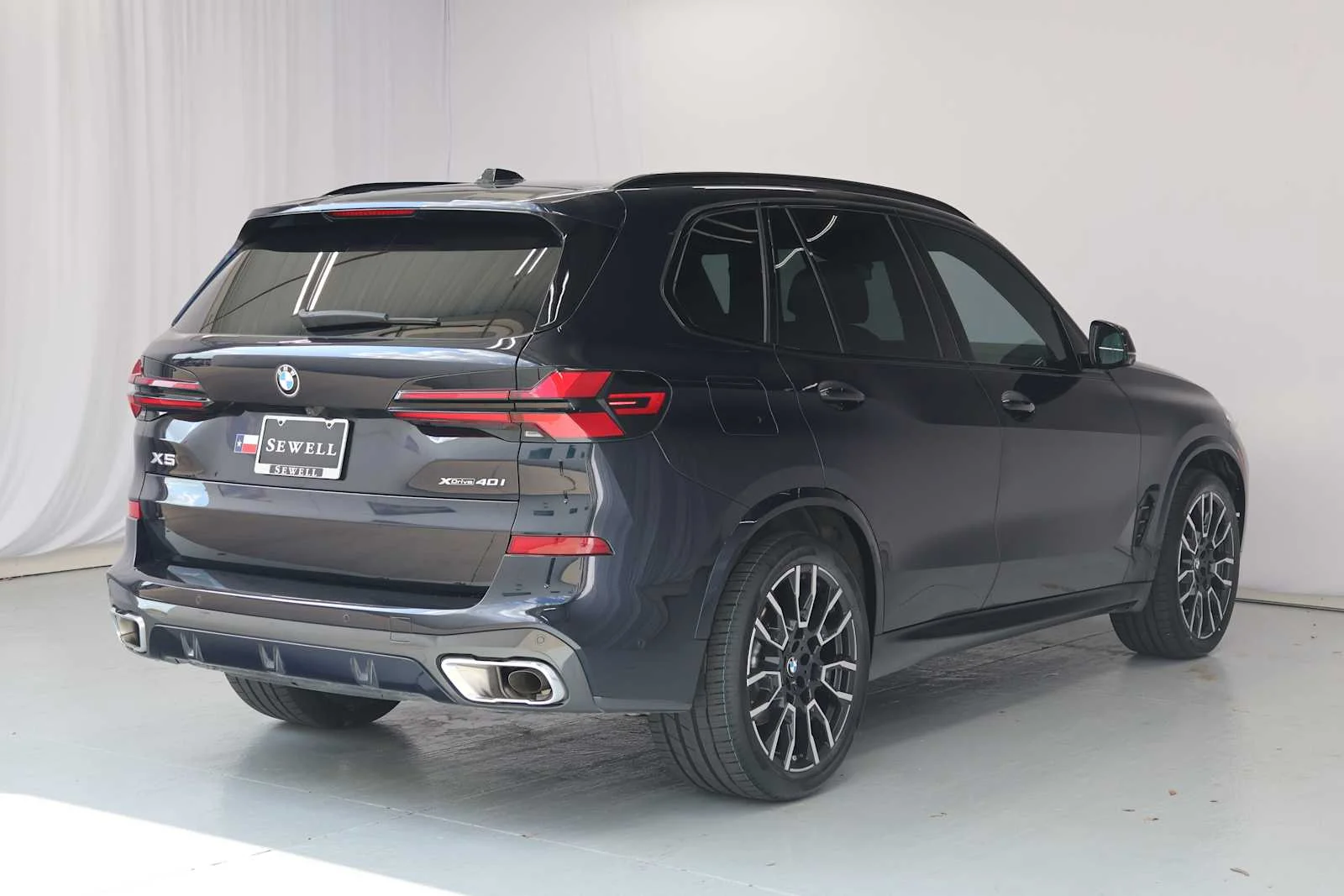 Certified Used 2025 Carbon Black Metallic BMW xDrive40i image 10