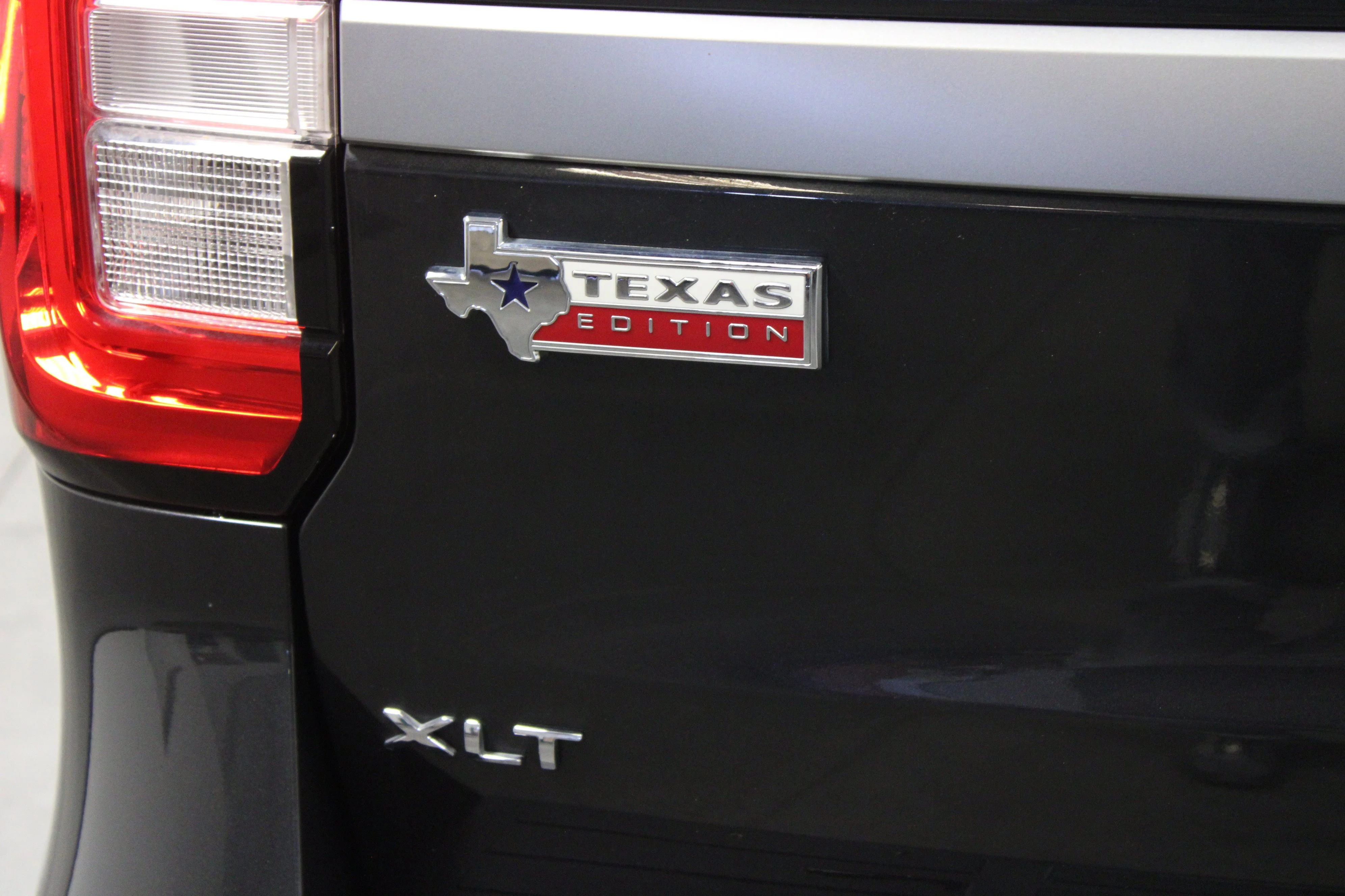 Used 2024 Gray Metallic Ford XLT image 17