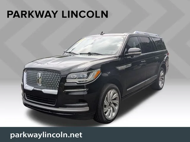 Used 2023 Black Lincoln Reserve image 1