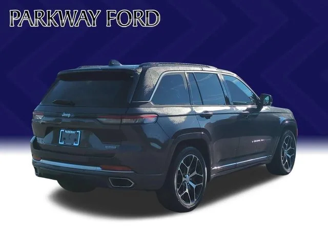 Used 2024 Gray Jeep Summit Reserve image 5
