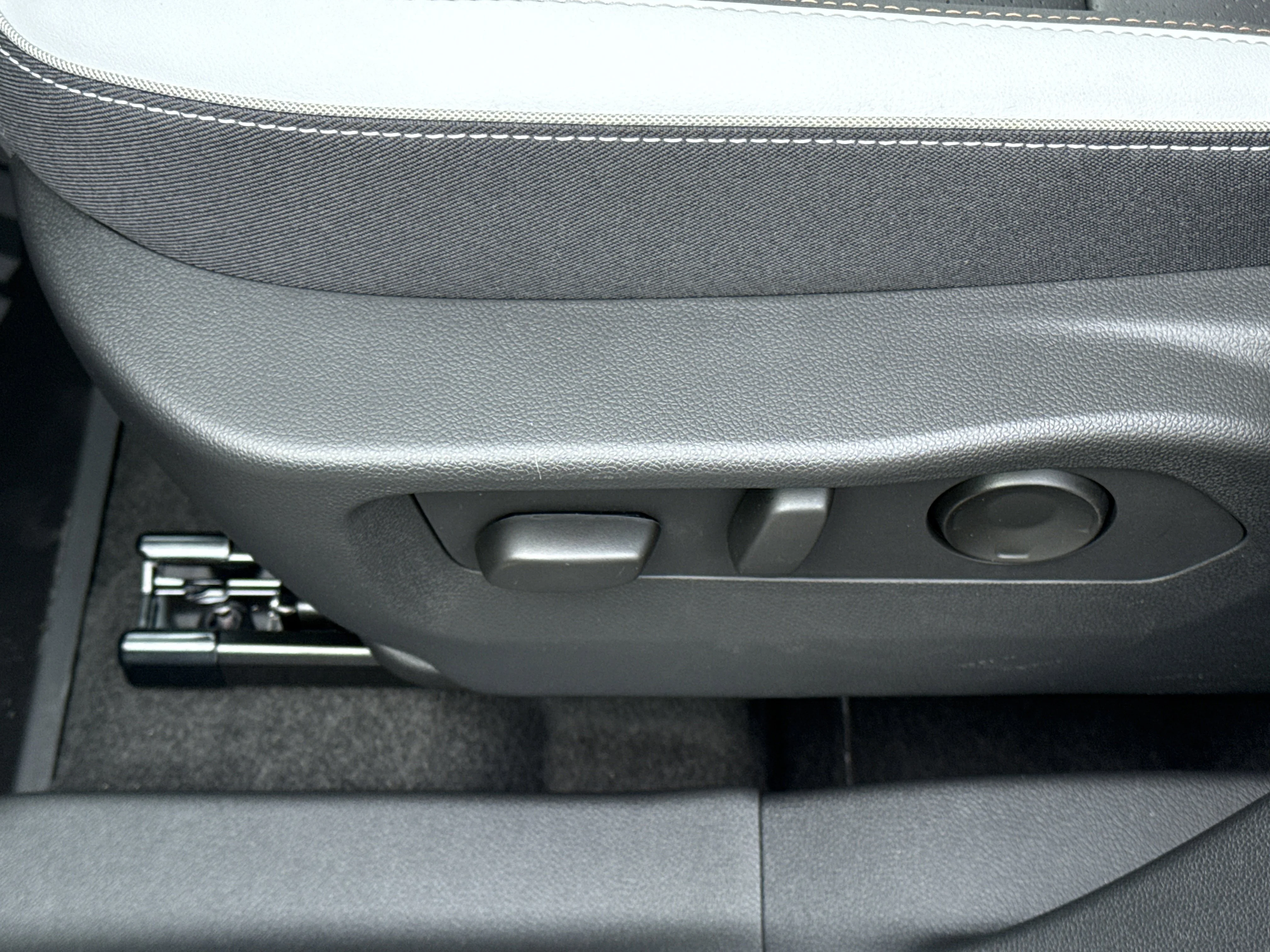 New 2026 Iridescent White Tricoat Buick Sport Touring AWD image 15