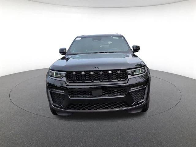 New 2026 Diamond Black Crystal Pearlcoat Jeep Limited image 13