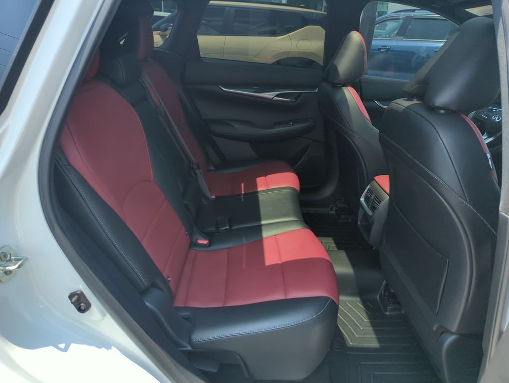Used 2025 White INFINITI SPORT image 33