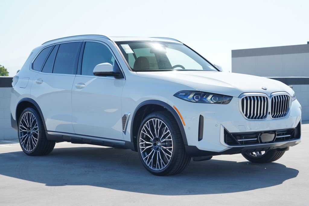 New 2026 Alpine White BMW sDrive40i image 3