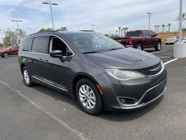 Used 2017 Granite Crystal Metallic Clearcoat Chrysler Touring L image 13