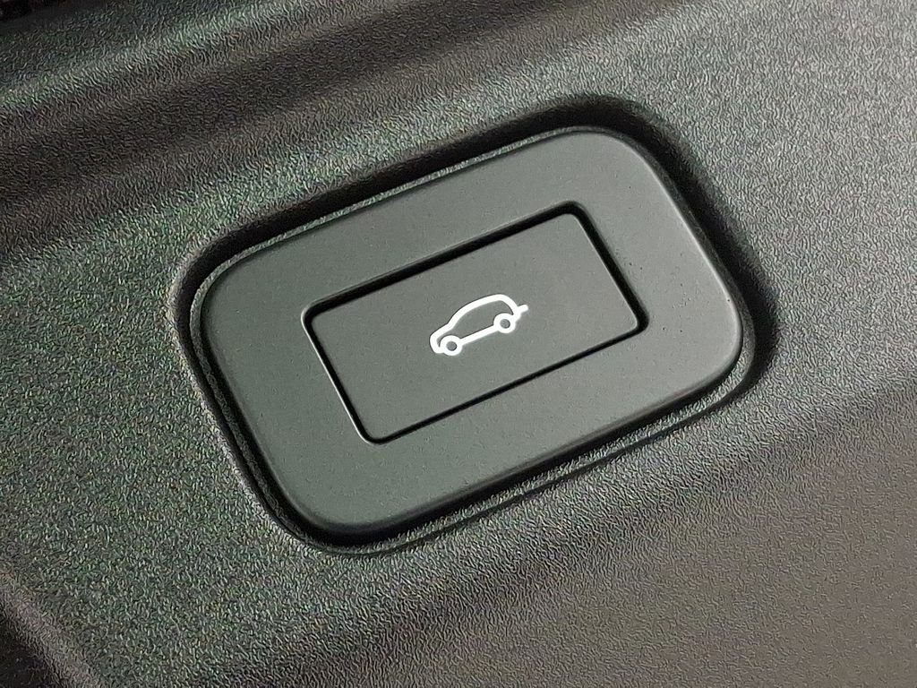 Certified Used 2024 Fuji White Land Rover SE image 32
