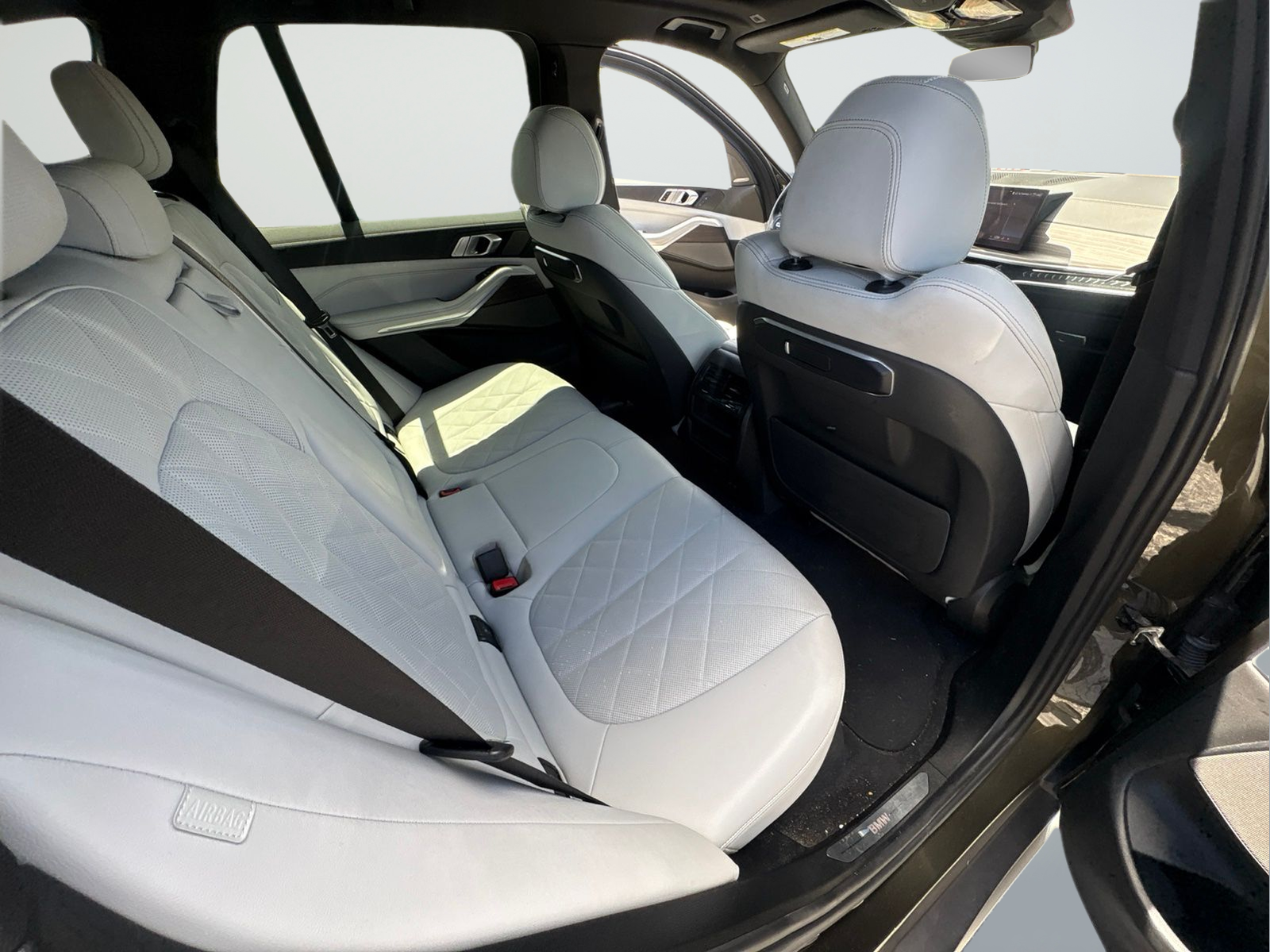 Used 2024 Green BMW sDrive40i image 11