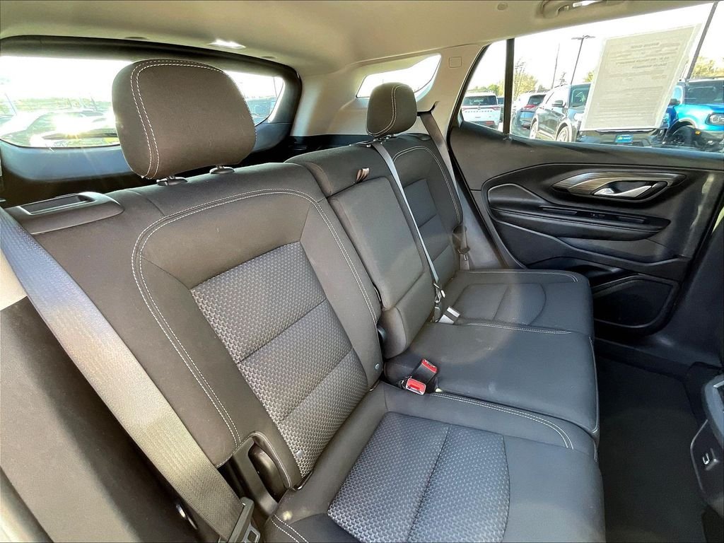 Used 2024 White GMC SLE image 15
