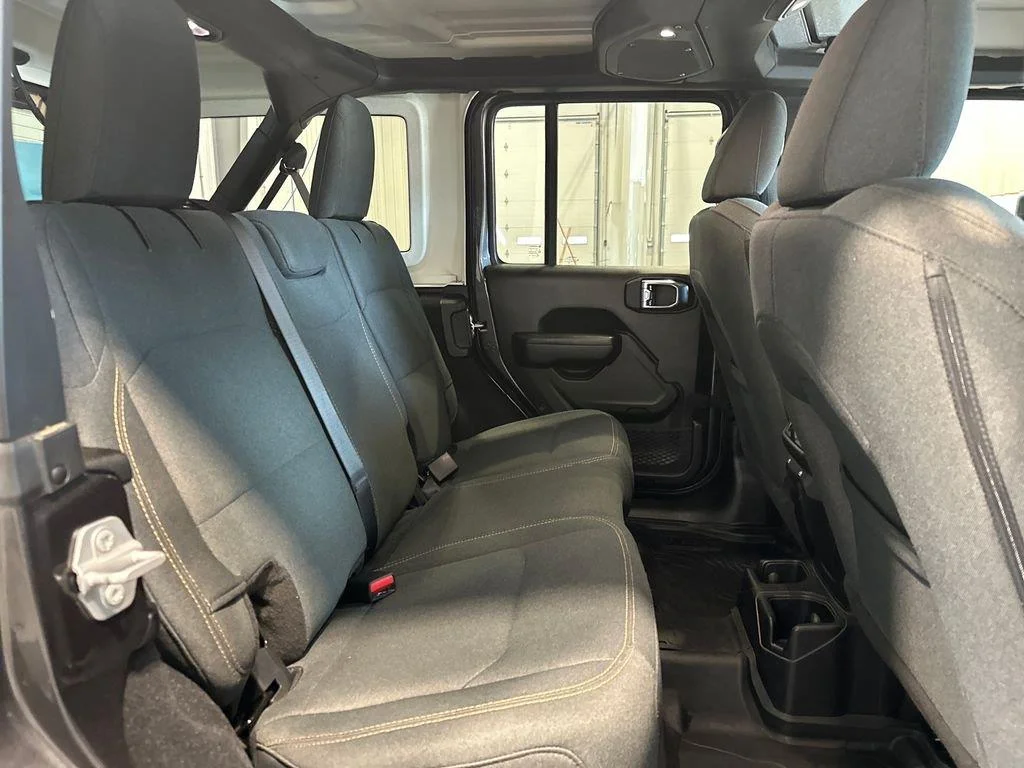 Used 2025 Granite Crystal Metallic Clearcoat Jeep Willys image 30