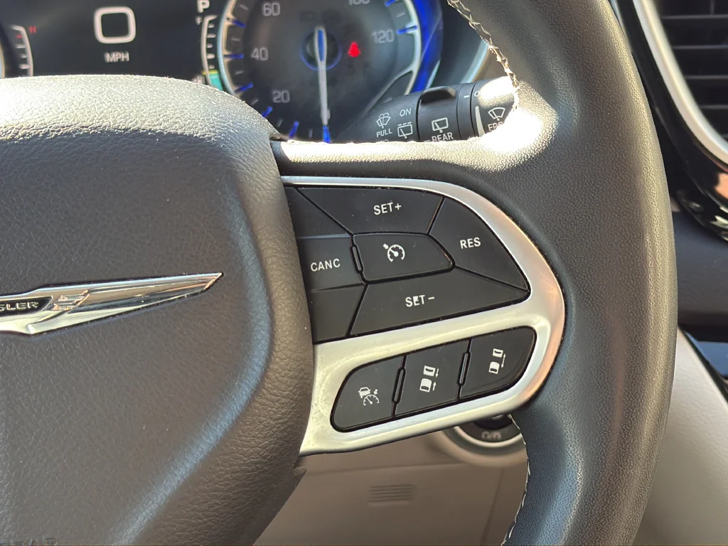Used 2023 White Chrysler Touring L image 15