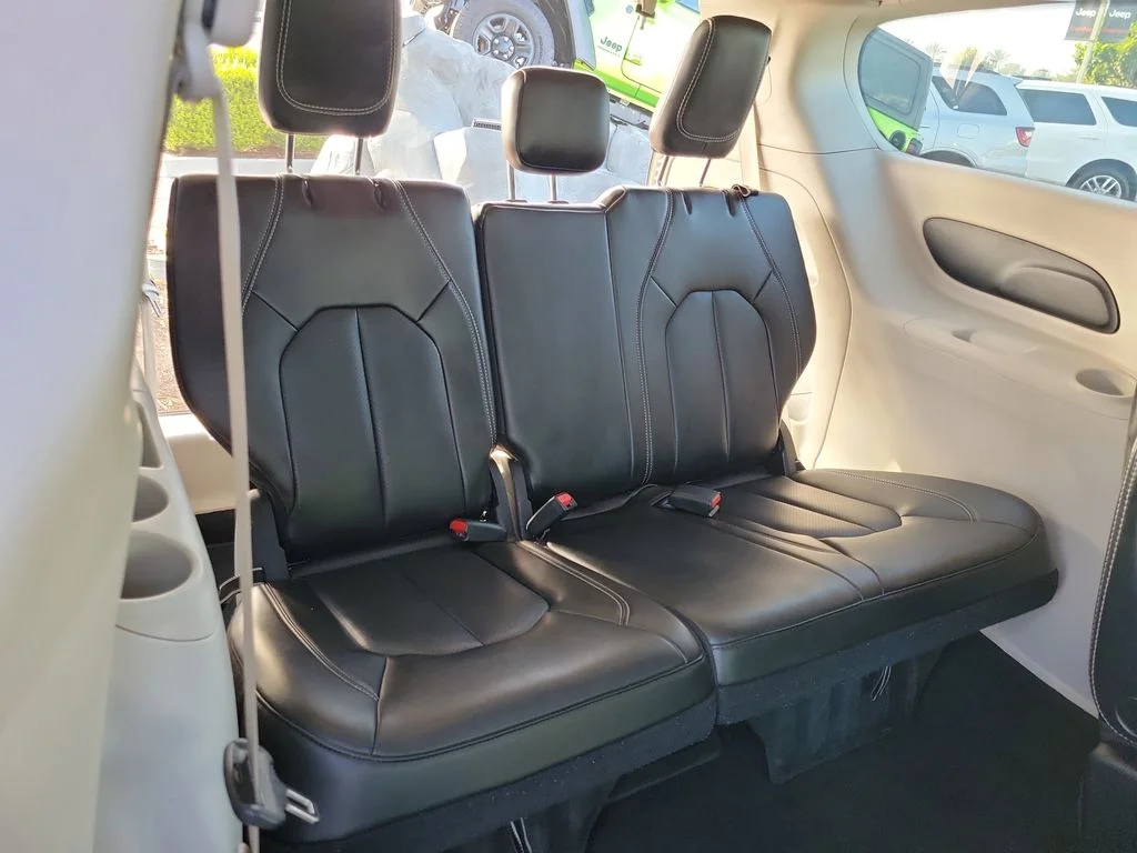 Used 2023 Silver Chrysler Touring L image 21