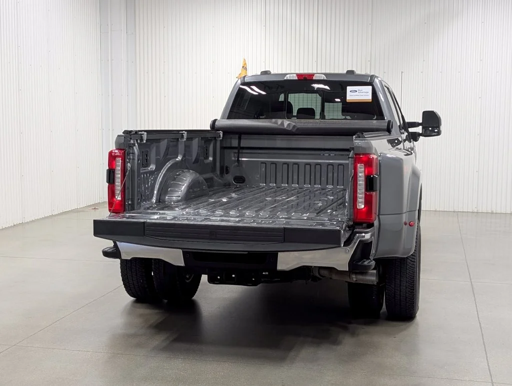Certified Used 2025 Carbonized Gray Metallic Ford Lariat image 29