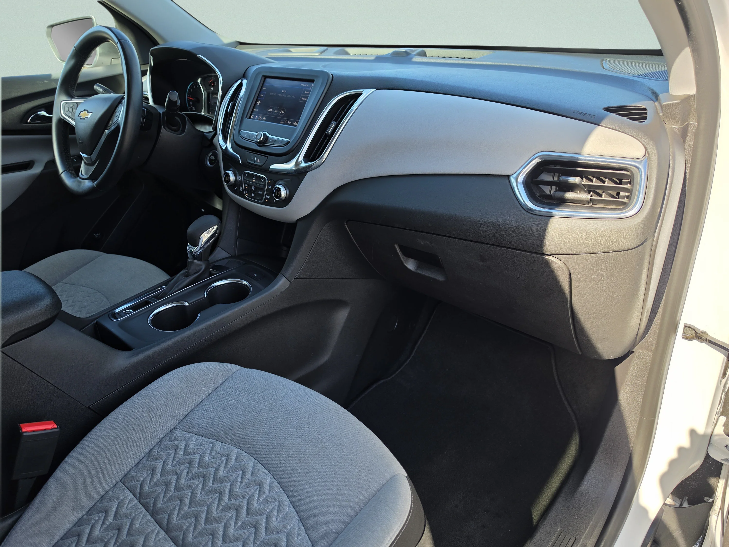 Used 2024 Summit White Chevrolet LT image 18
