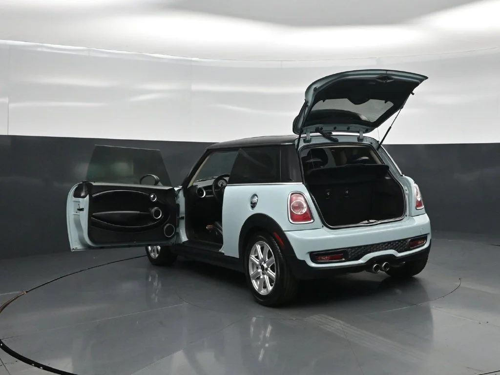 Used 2013 Blue MINI Base image 31