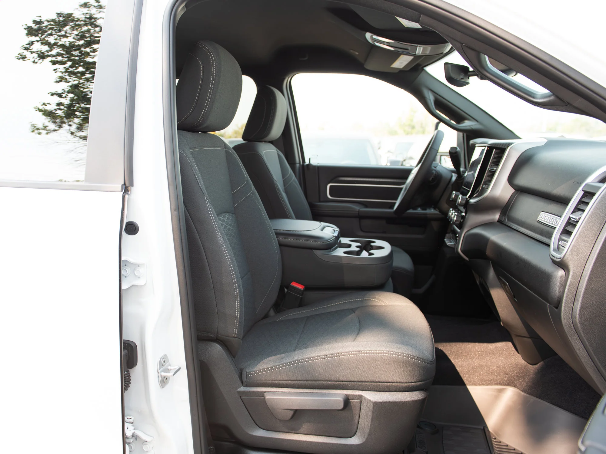 New 2027 White RAM Big Horn* Crew Cab 4x4, 8