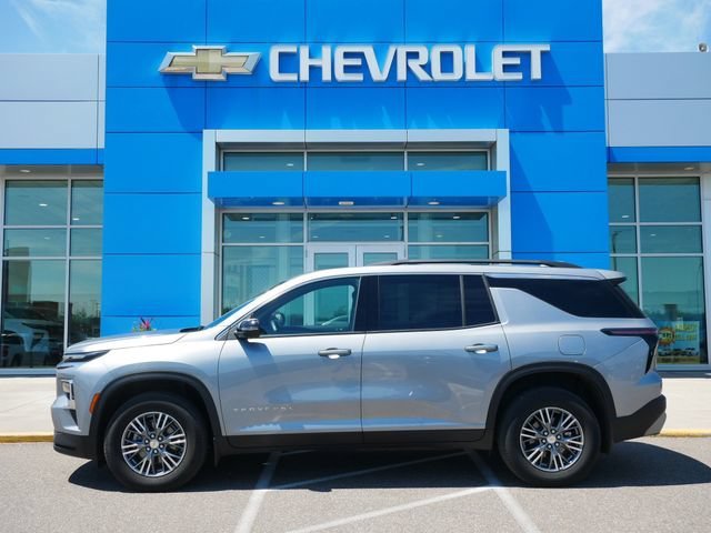 Used 2025 Chevrolet Traverse LT with VIN 1GNEVGRS5SJ168046 for sale in Roseville, Minnesota