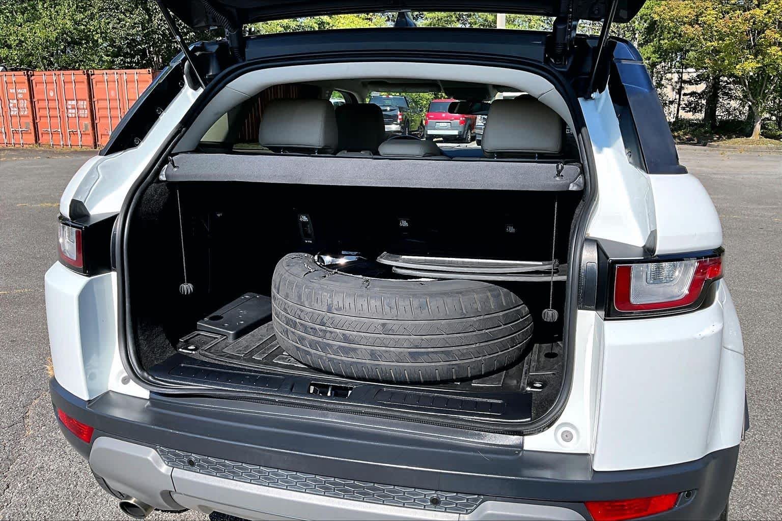 Used 2018 Fuji White Land Rover SE image 32