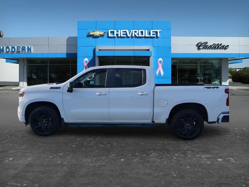 Used 2025 Summit White Chevrolet RST image 2