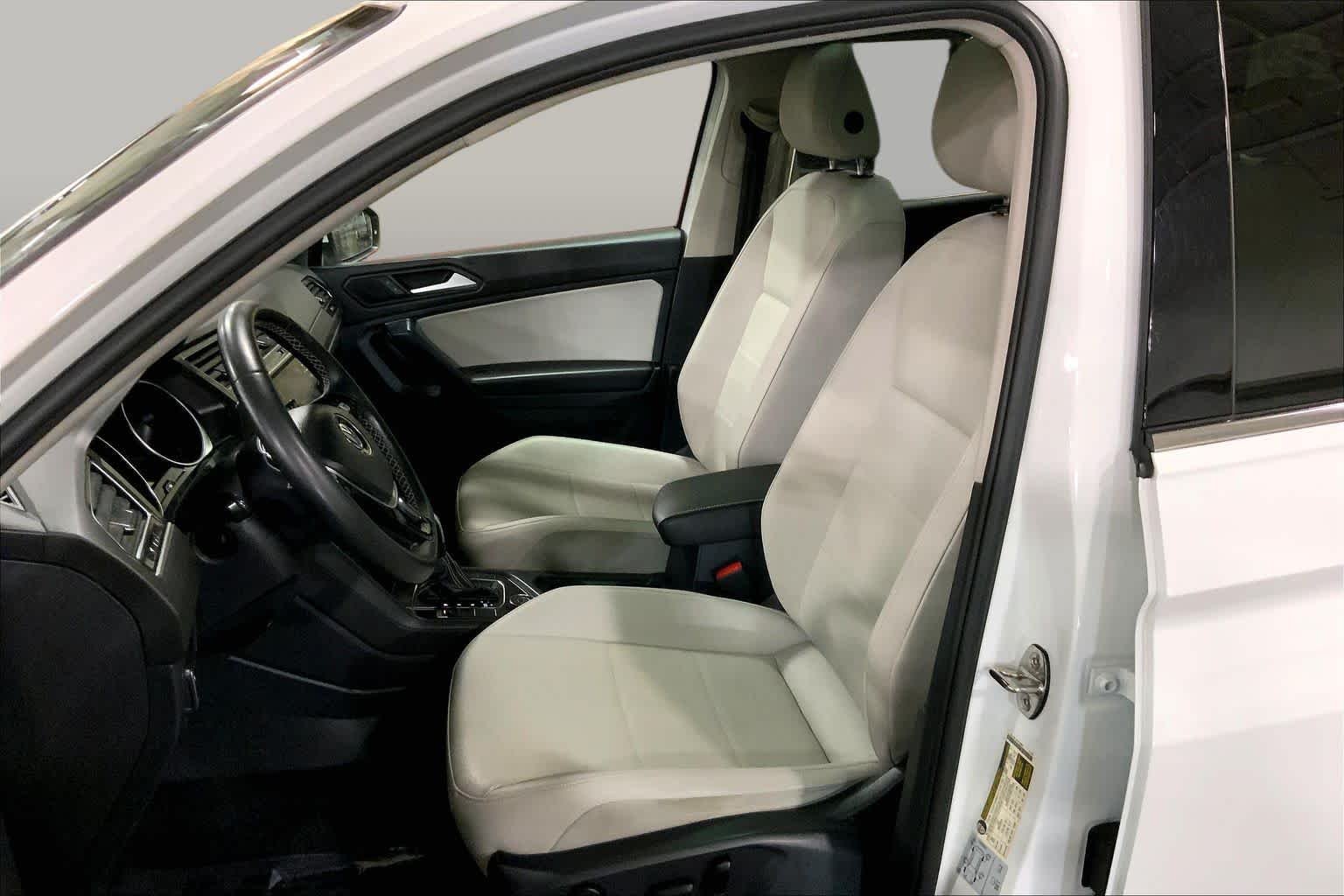 Used 2021  Volkswagen SE image 8