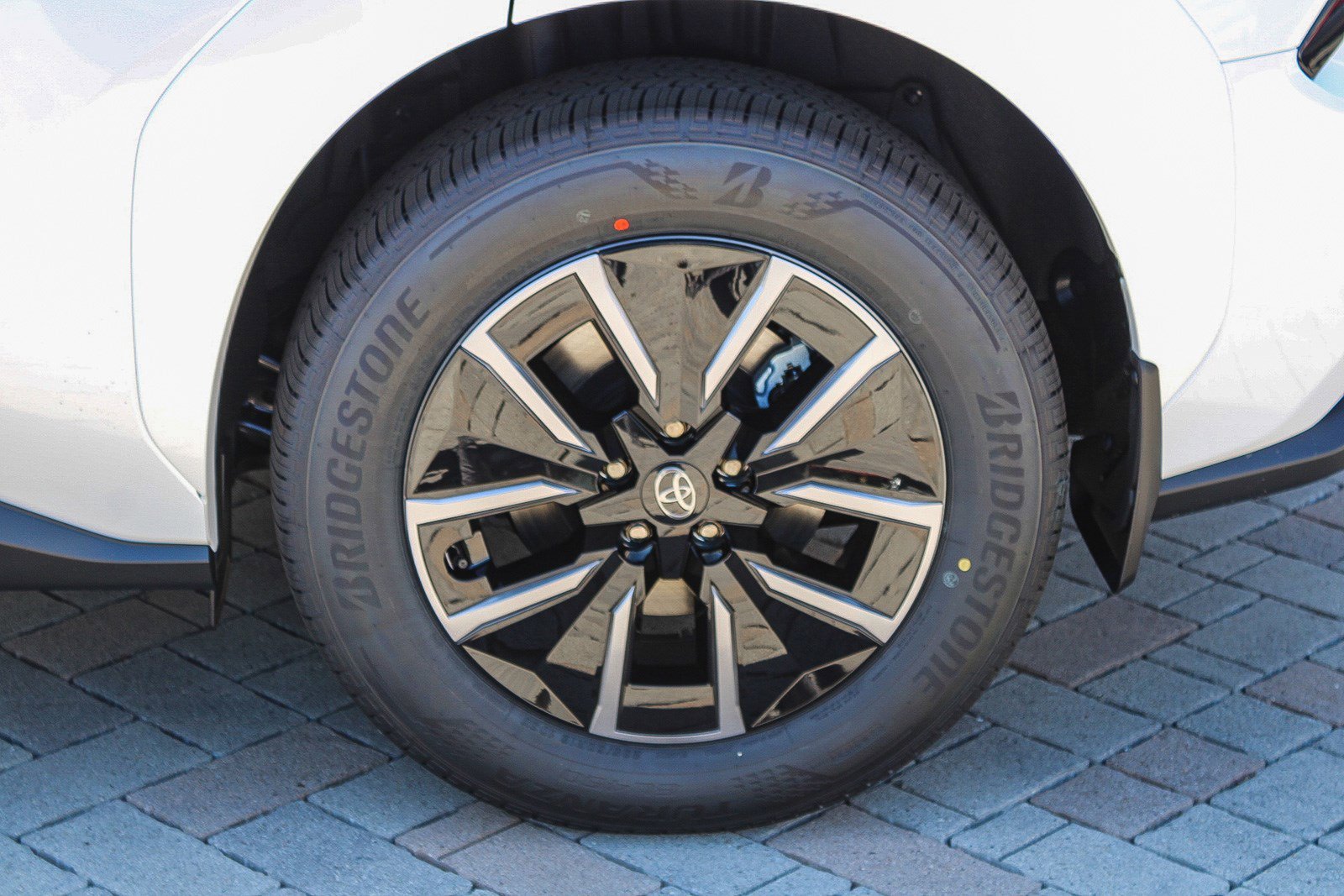 New 2026 Wind Chill Pearl <sup>1</sup> Toyota  XLE image 11
