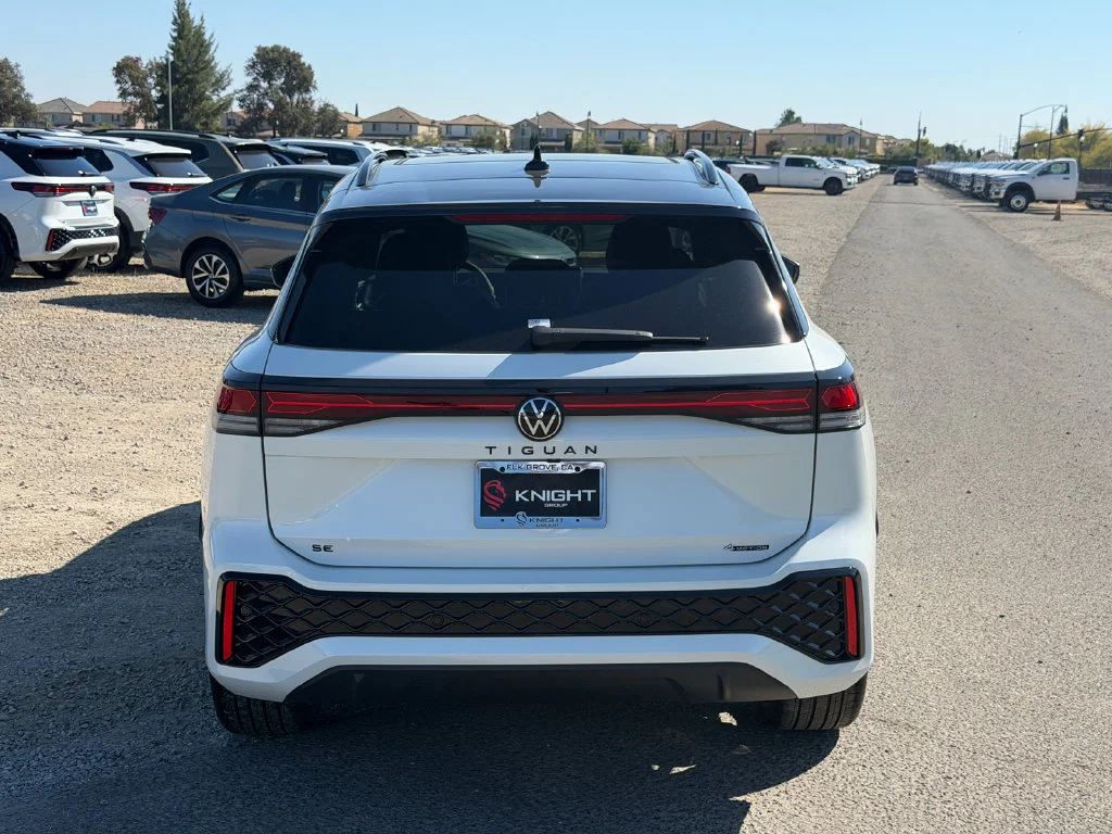 New 2026  Volkswagen SE R-Line Black image 9