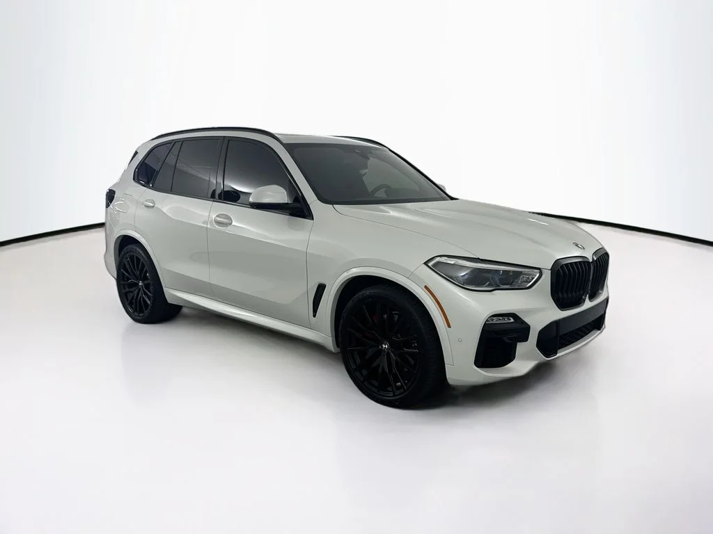 Used 2021 White BMW sDrive40i image 3