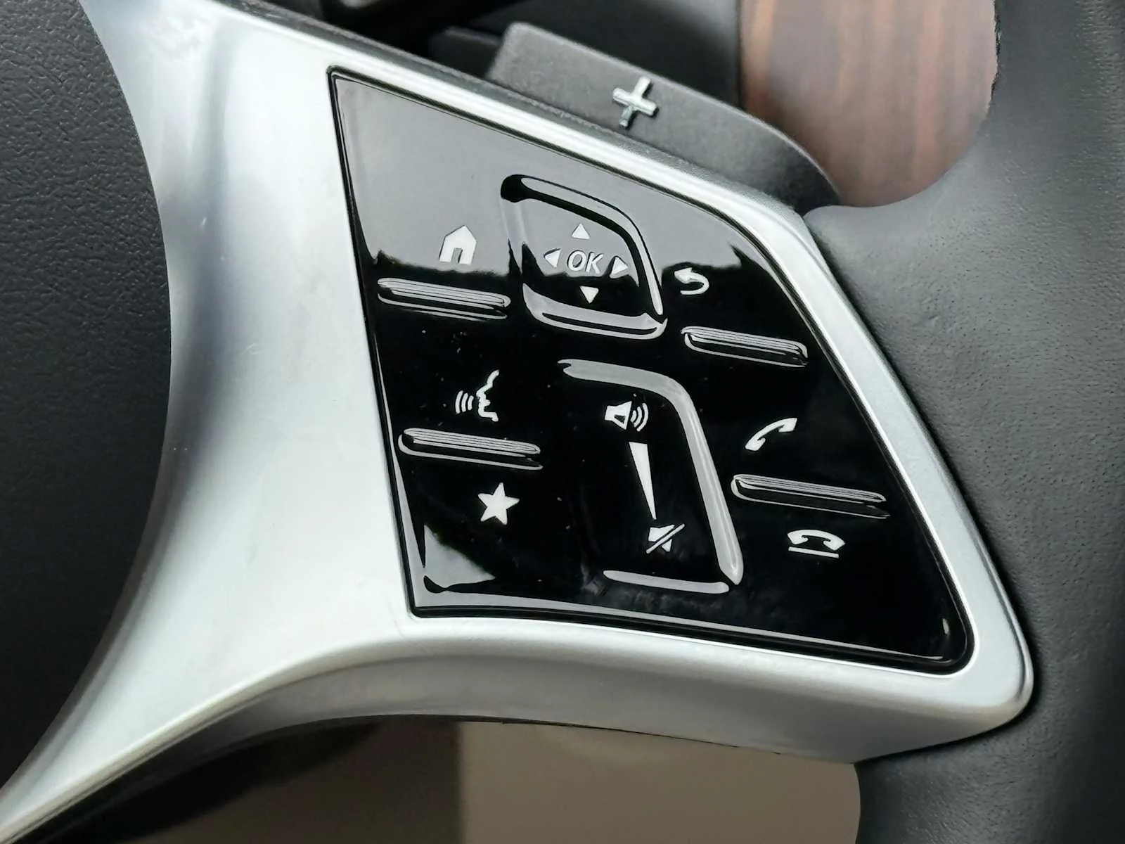 Certified Used 2025 Cirrus Silver Metallic Mercedes-Benz C 300 image 24