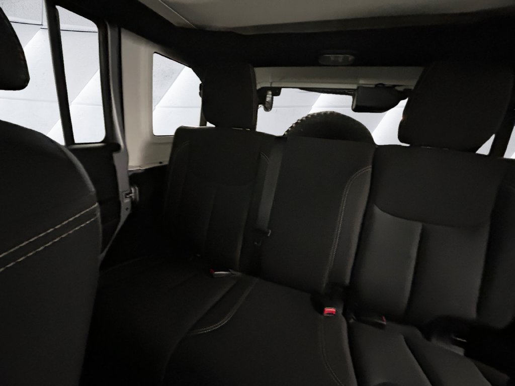 Used 2016 Silver Jeep Unlimited Sahara image 18