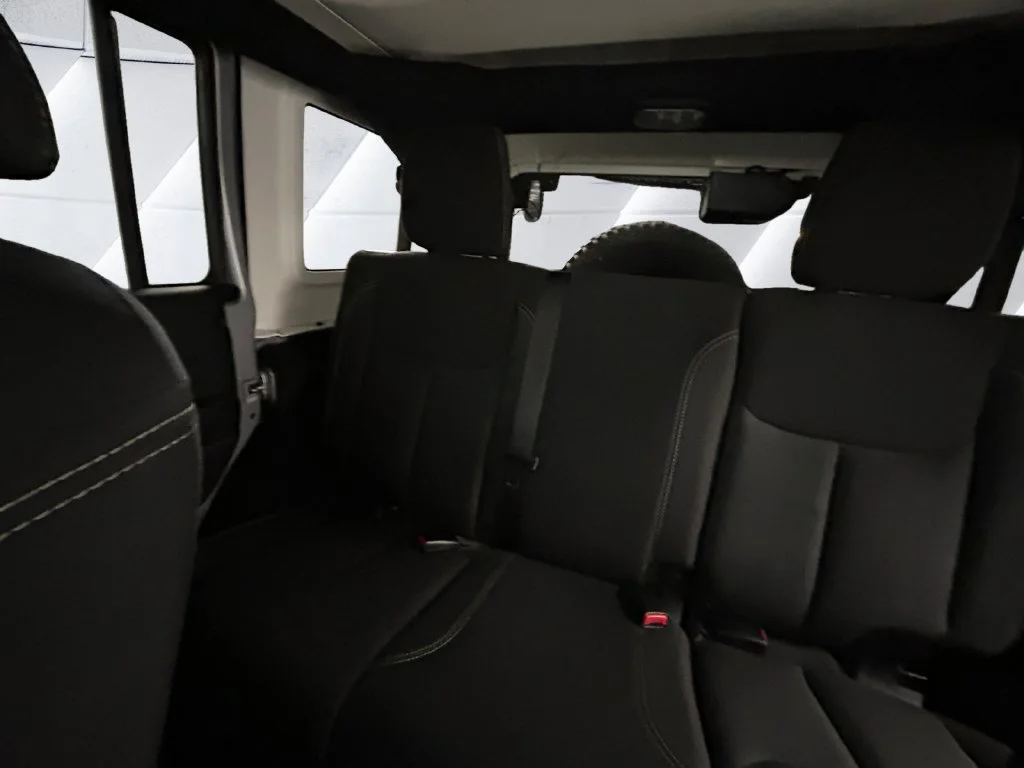 Used 2016 Silver Jeep Unlimited Sahara image 18