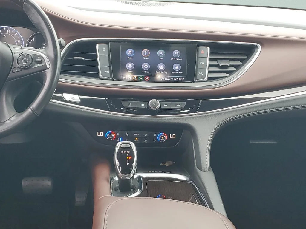 Used 2020 WHITE FROST TRICOAT Buick Avenir image 14