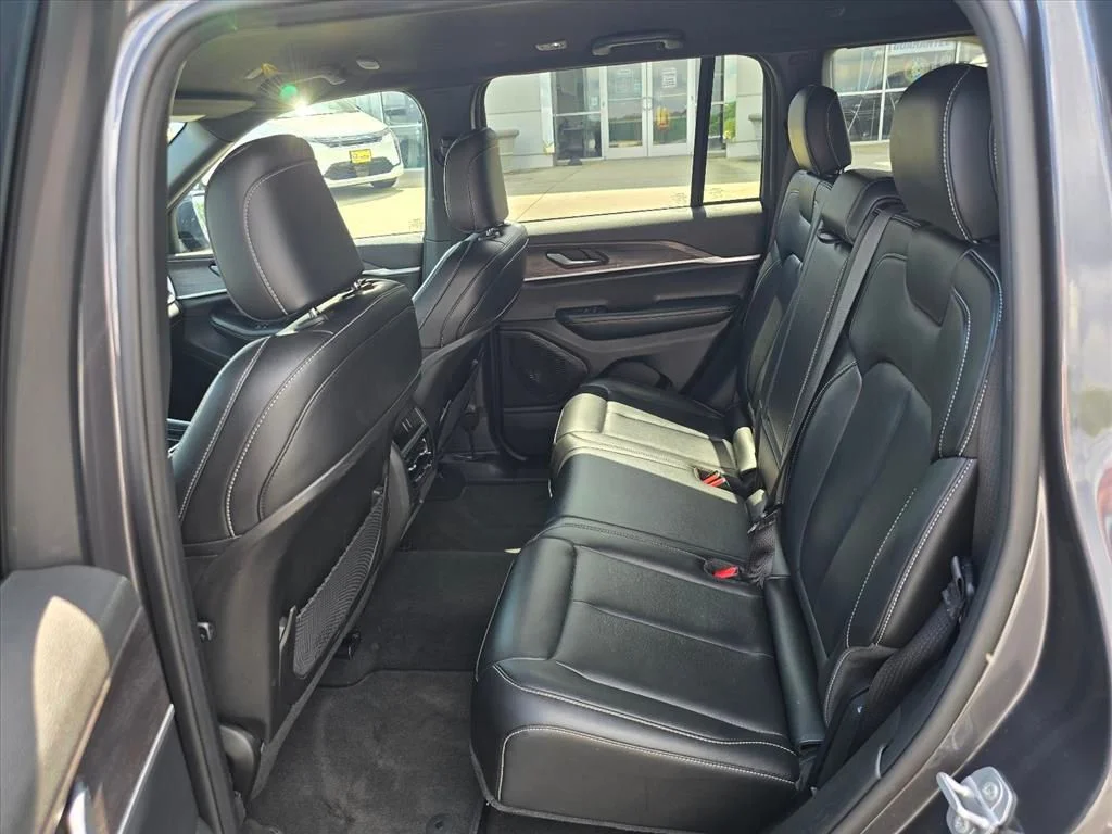 Used 2025 Gray Jeep Limited image 12