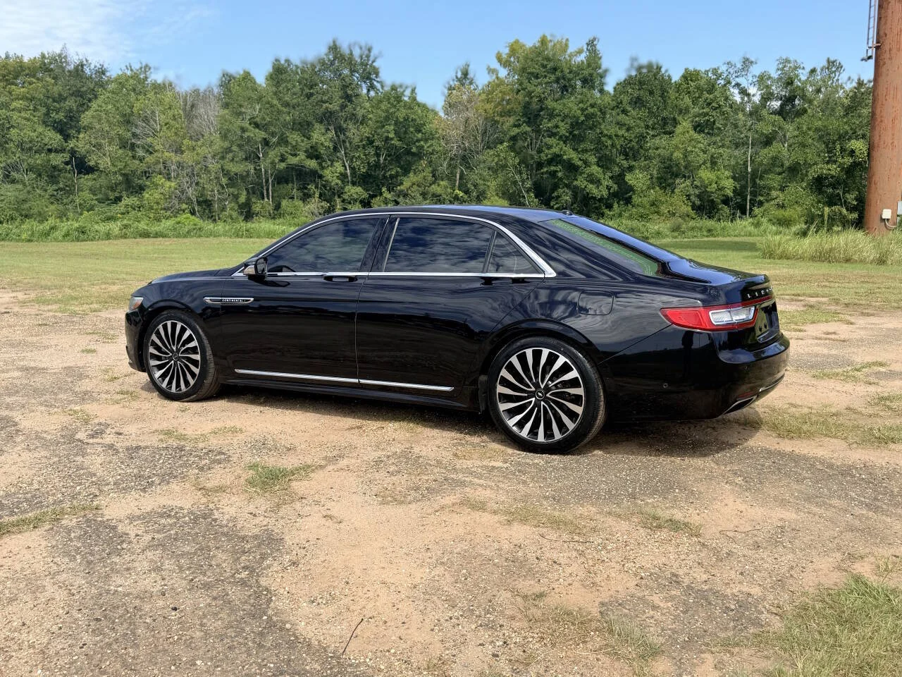 Used 2017 Black Lincoln Black Label AWD 4dr Sedan image 3