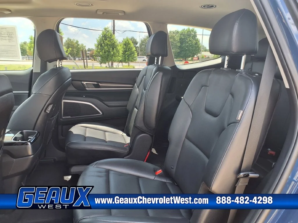 Used 2025 Black Kia S image 17