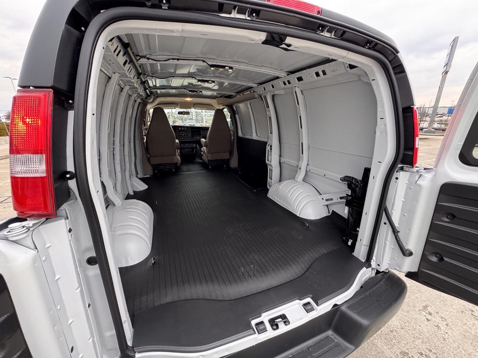 2026 Chevrolet Express Cargo Work Van - Photo 24