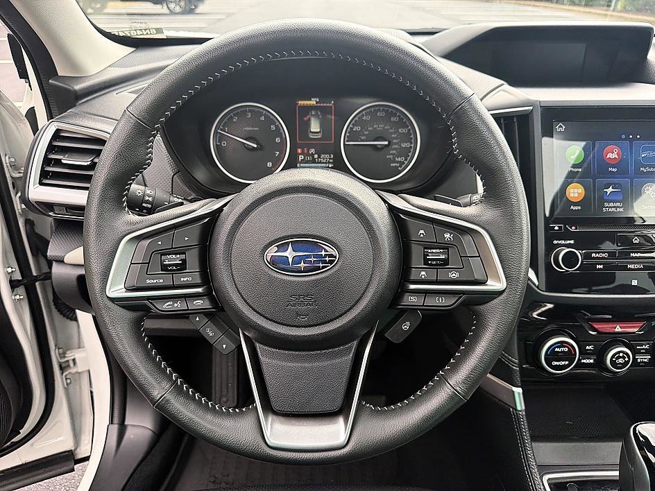 Used 2022 Crystal White Pearl Subaru Limited image 13