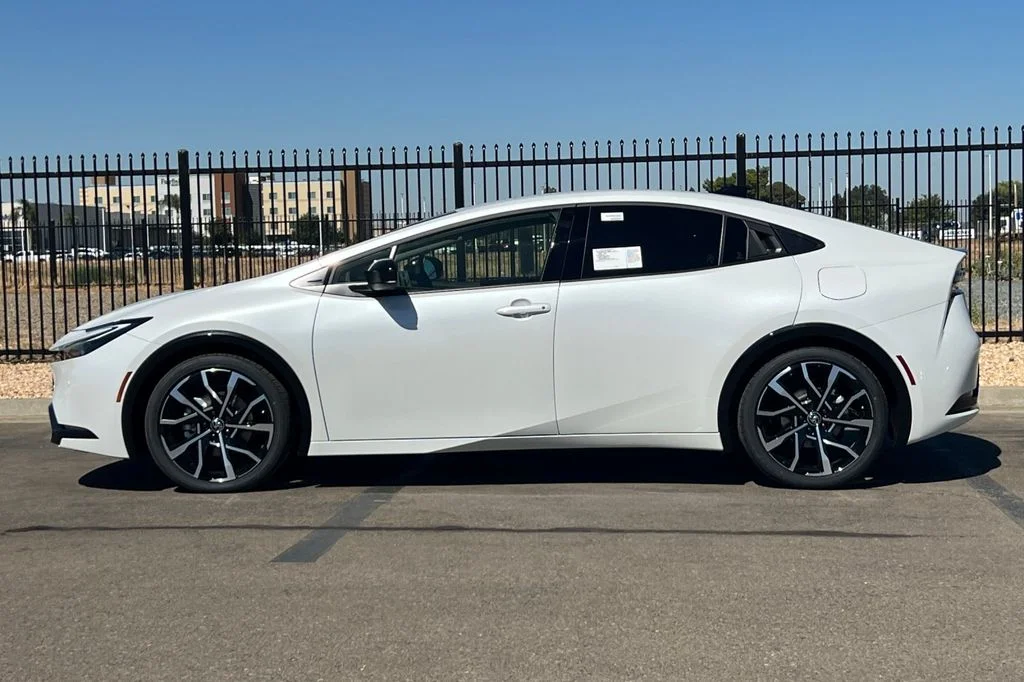 New 2026 Wind Chill Pearl Toyota XSE image 7