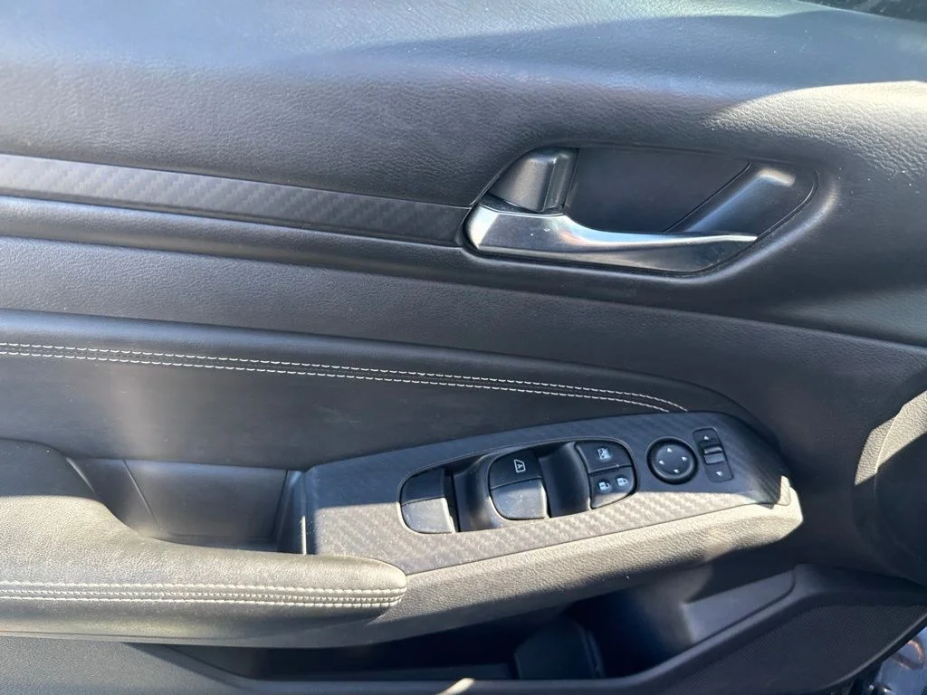 Used 2019 Black Nissan 2.5 S image 9
