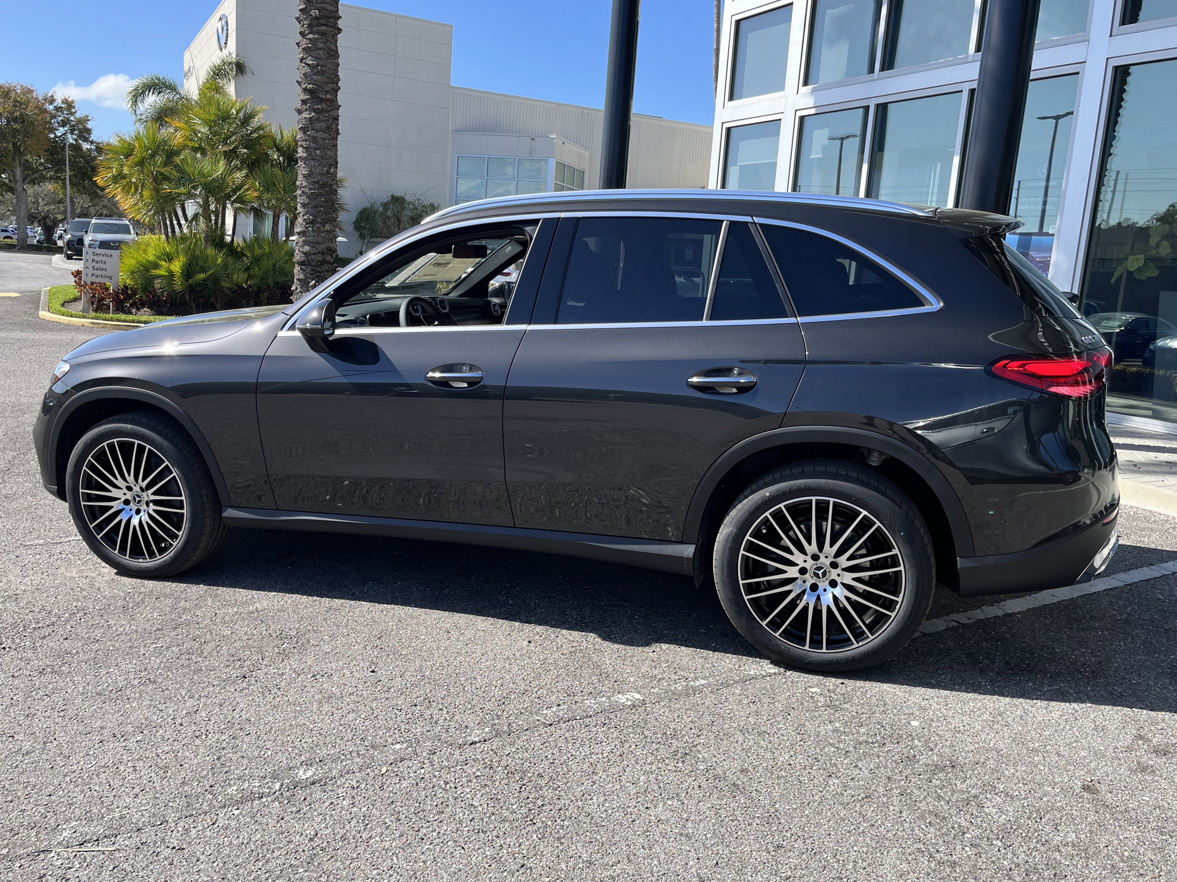 New 2026 Graphite Grey Metallic Mercedes-Benz GLC 300 image 4