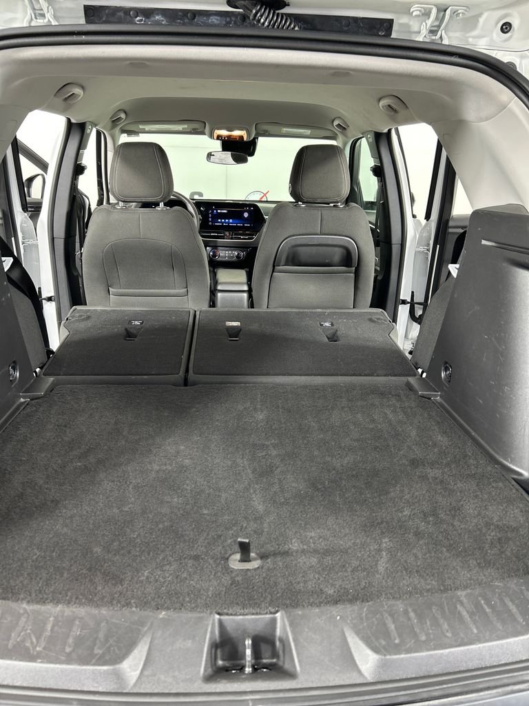 Used 2025 White Chevrolet LT image 19